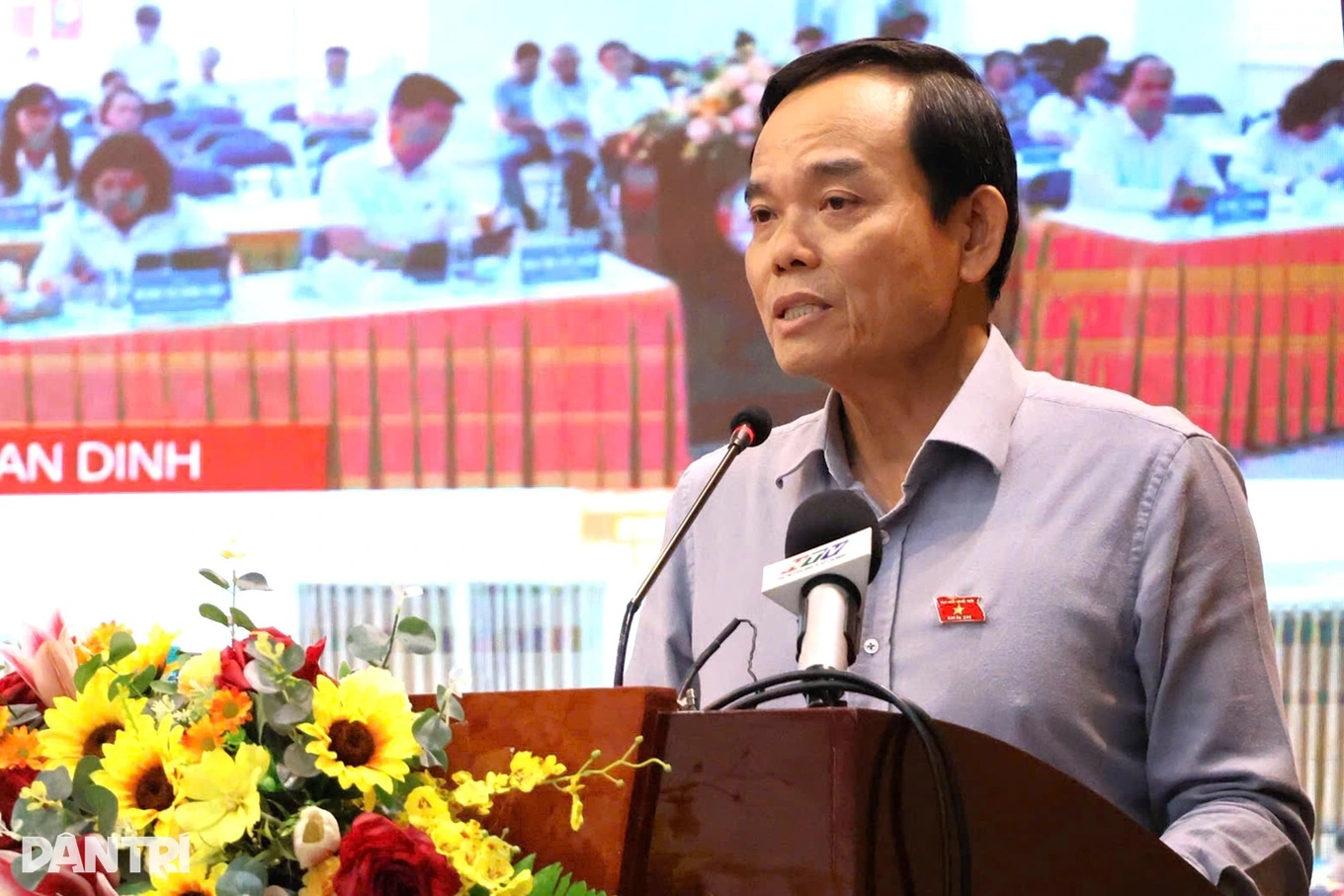 Bi thu Tran Luu Quang tra loi y kien cu tri