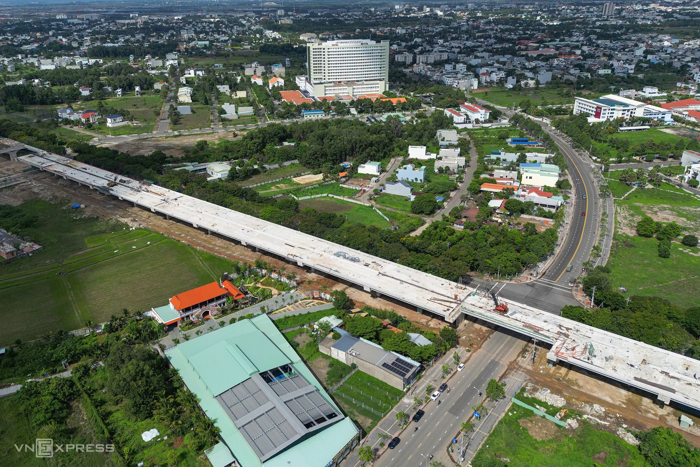 Đường trên cao băng qua ruộng muối kết nối cao tốc đến Vũng Tàu 1 duong noi qua ruong muoi noi cao toc den vung tau