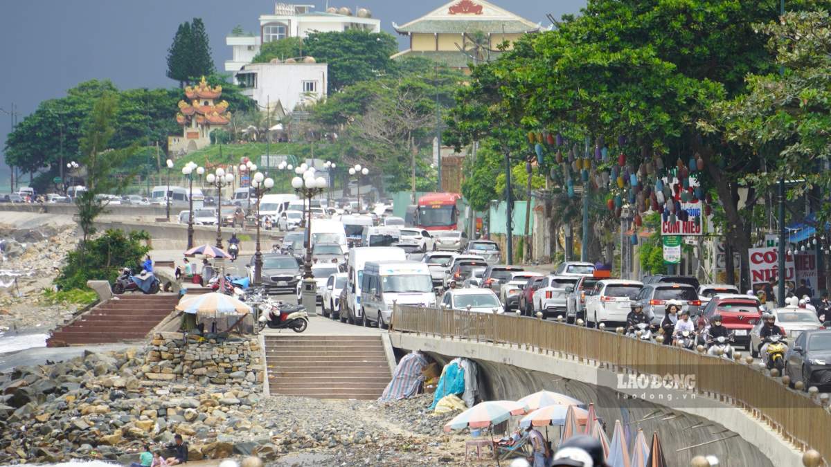 Vũng Tàu đón lượng lớn du khách ven biển ùn kín xe cuối tuần 2 tuyen duong ven bien Ha Long