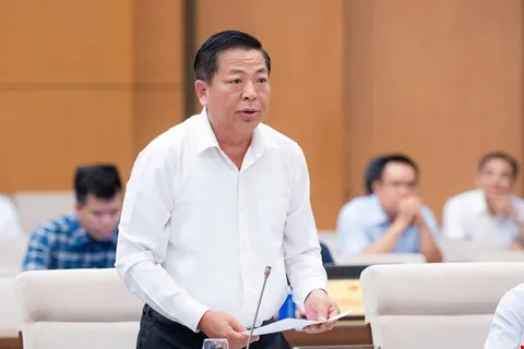 Người nước ngoài có thể được mua căn hộ du lịch 1 Bo truong bo xay dung Tran Hong Minh trinh bay tai phien hop